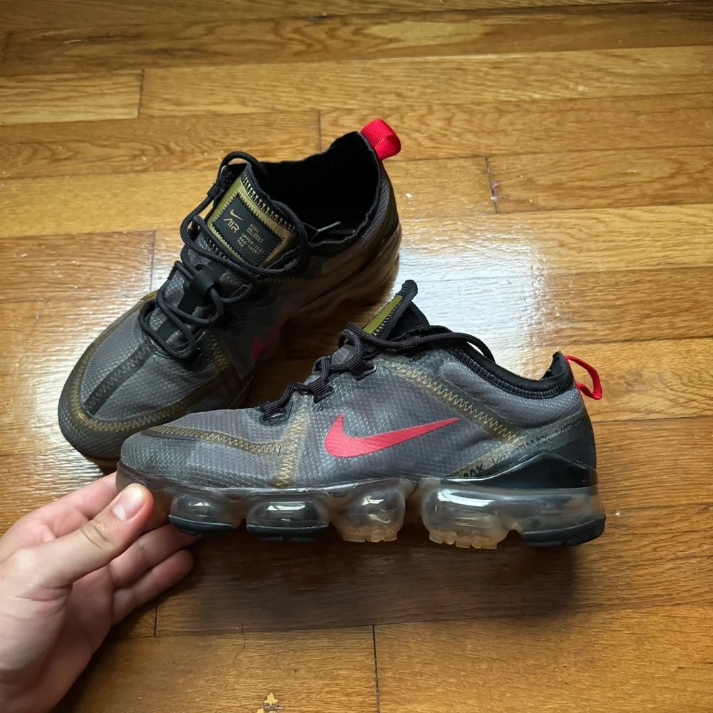 Womens Nike Air VaporMax 2019 Black Gold Red - Picture 3 of 9